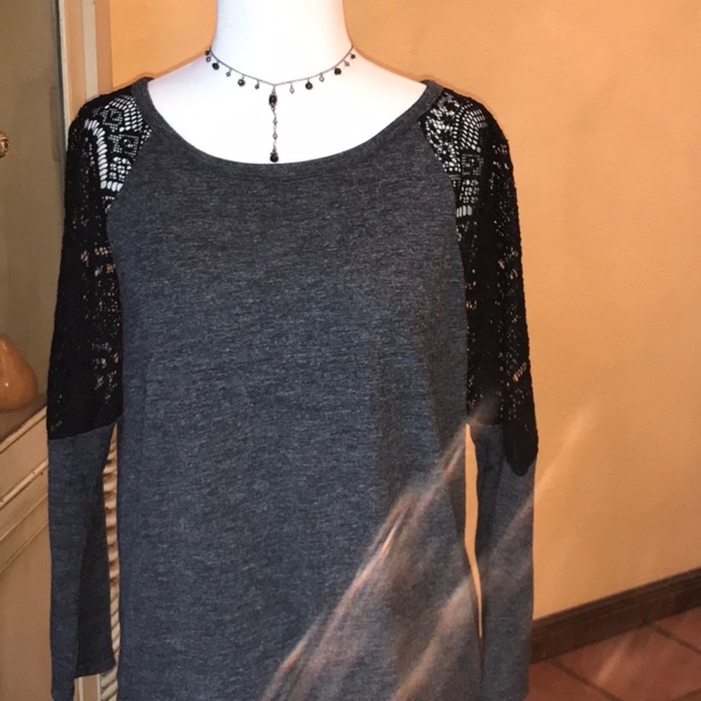 Old Navy 2 tops Medium